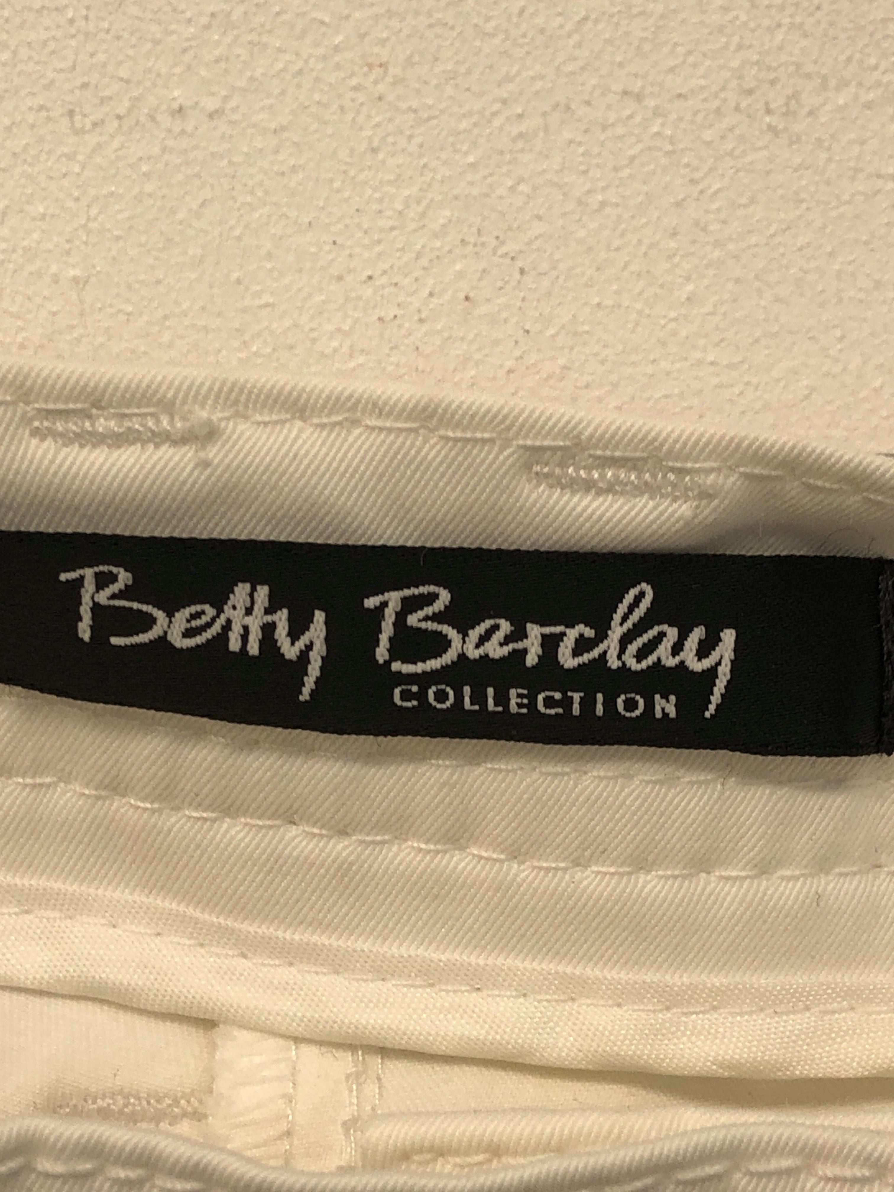 Betty Barclay Bukser
